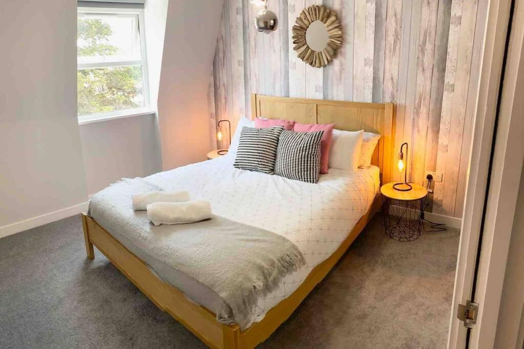 The Lansdowne Hideaway - Brought To You By Coastline Retreats - Newly Refurbished Town Centre, Close To Beach, Large Jet Bath With Tv, Netflix, Swing And Parking Included Apartamento Bournemouth Exterior foto