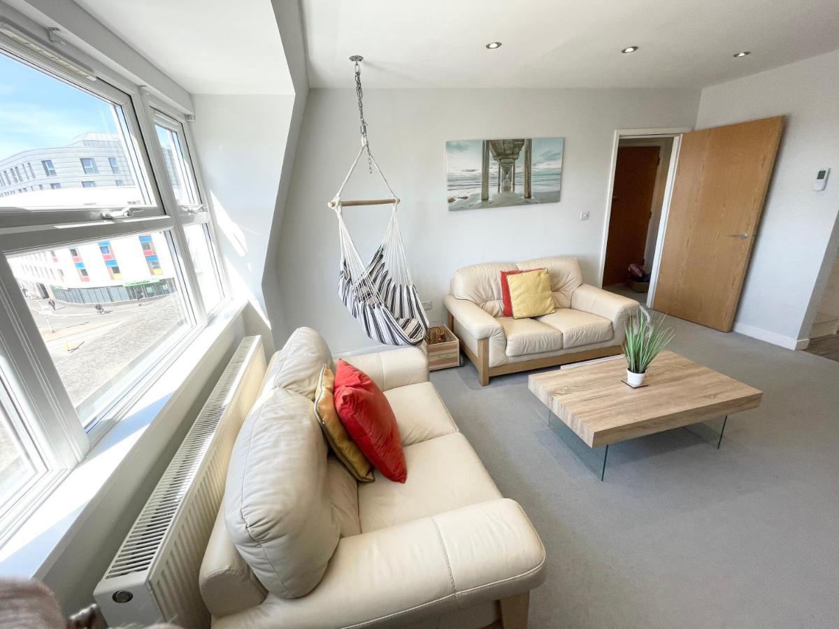 The Lansdowne Hideaway - Brought To You By Coastline Retreats - Newly Refurbished Town Centre, Close To Beach, Large Jet Bath With Tv, Netflix, Swing And Parking Included Apartamento Bournemouth Exterior foto