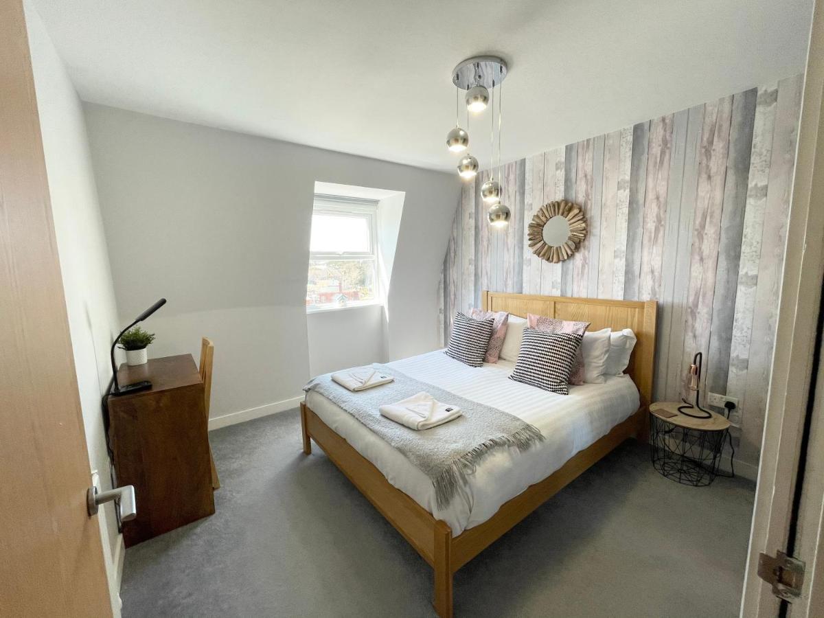 The Lansdowne Hideaway - Brought To You By Coastline Retreats - Newly Refurbished Town Centre, Close To Beach, Large Jet Bath With Tv, Netflix, Swing And Parking Included Apartamento Bournemouth Exterior foto