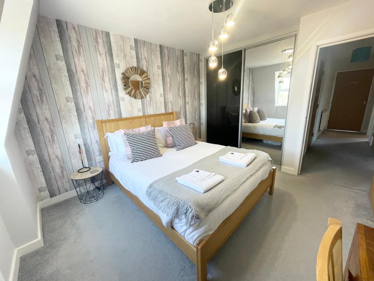 The Lansdowne Hideaway - Brought To You By Coastline Retreats - Newly Refurbished Town Centre, Close To Beach, Large Jet Bath With Tv, Netflix, Swing And Parking Included Apartamento Bournemouth Exterior foto