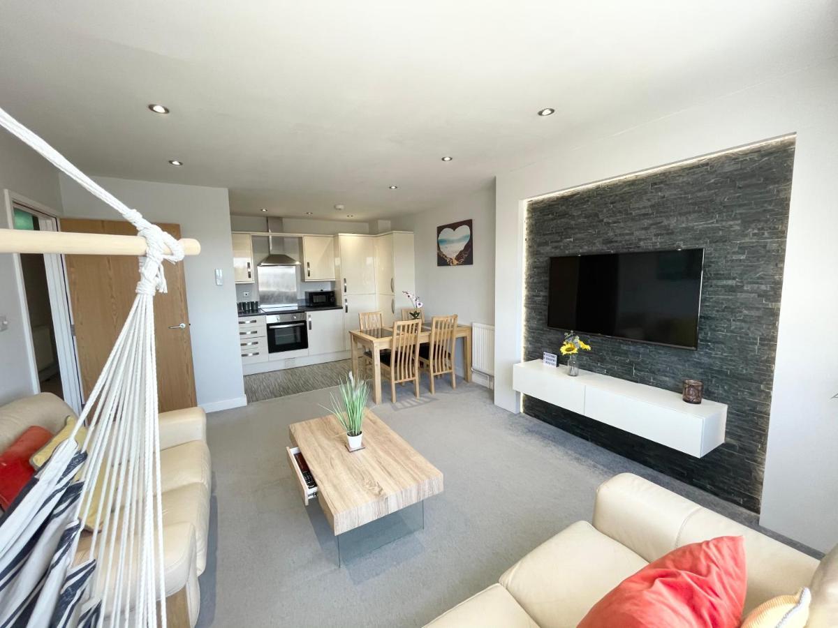 The Lansdowne Hideaway - Brought To You By Coastline Retreats - Newly Refurbished Town Centre, Close To Beach, Large Jet Bath With Tv, Netflix, Swing And Parking Included Apartamento Bournemouth Exterior foto