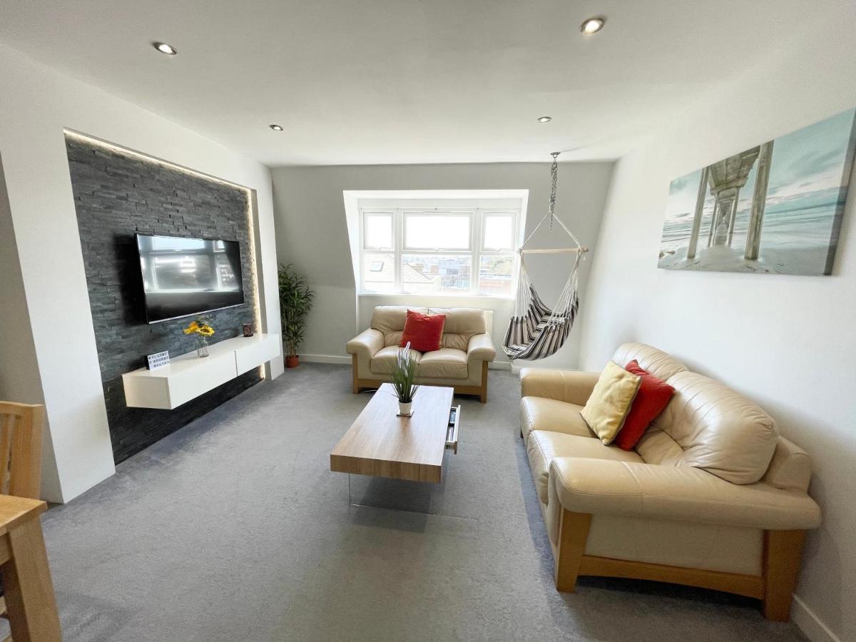 The Lansdowne Hideaway - Brought To You By Coastline Retreats - Newly Refurbished Town Centre, Close To Beach, Large Jet Bath With Tv, Netflix, Swing And Parking Included Apartamento Bournemouth Exterior foto