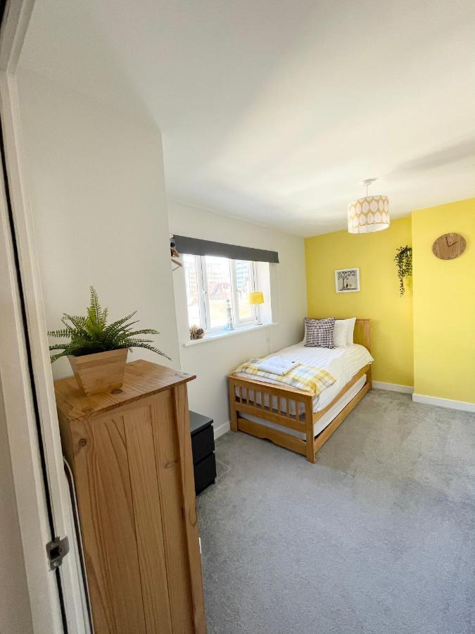 The Lansdowne Hideaway - Brought To You By Coastline Retreats - Newly Refurbished Town Centre, Close To Beach, Large Jet Bath With Tv, Netflix, Swing And Parking Included Apartamento Bournemouth Exterior foto